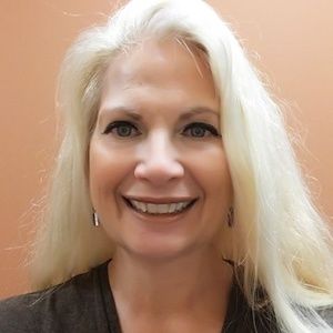 Meet your Posher, Dee-dee